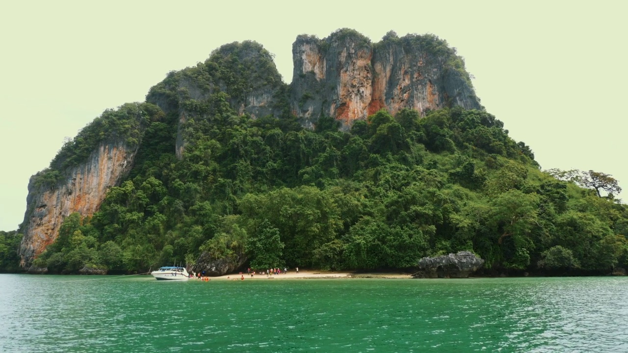 夏日的海岛海滩泻湖之旅。泰国暑假视频素材