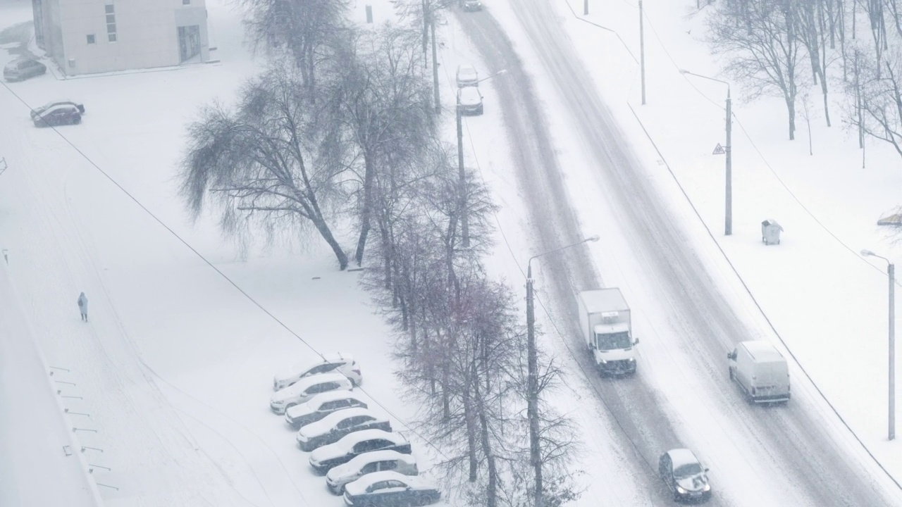 城市大雪冬季暴风雪道路视频素材