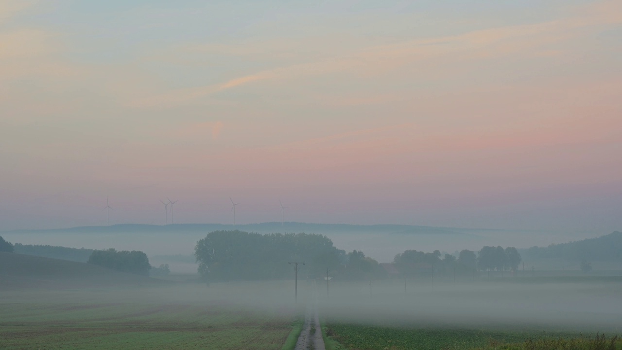 Landscape on a foggy morning, Höhefeld, Wertheim, Baden-Württemberg, Germany视频素材