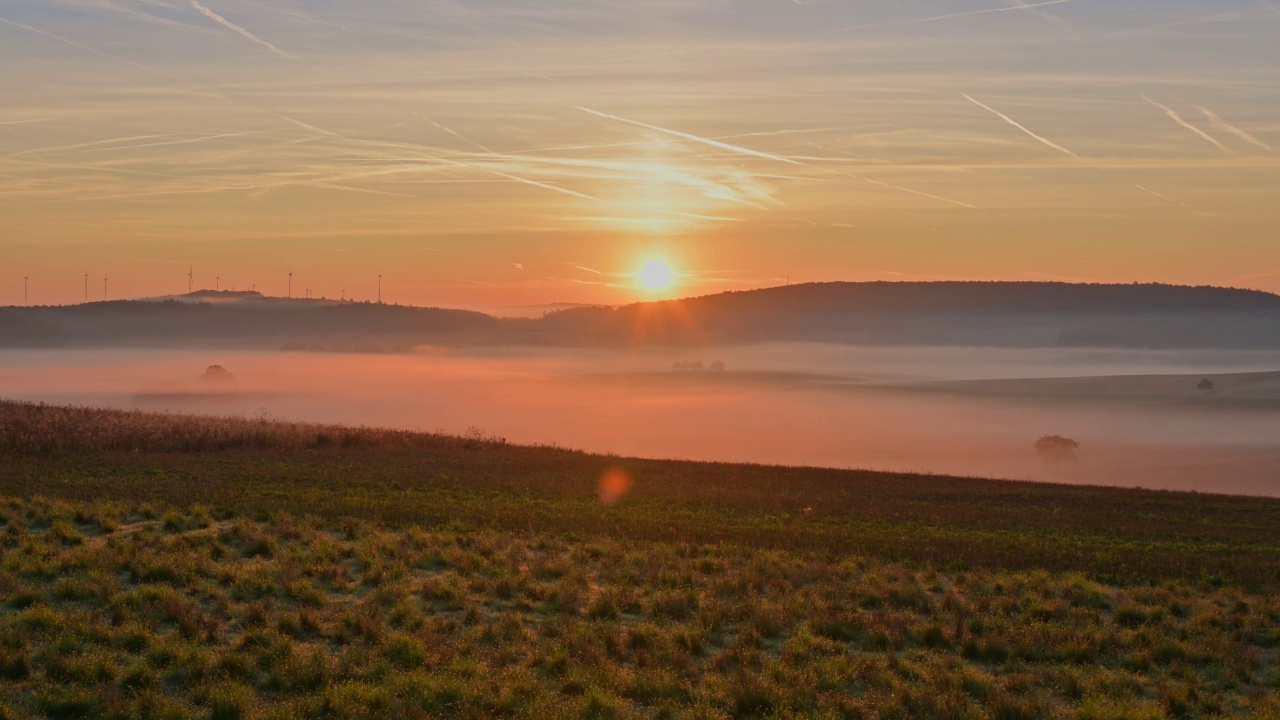 Landscape on a foggy morning, Höhefeld, Wertheim, Baden-Württemberg, Germany视频素材