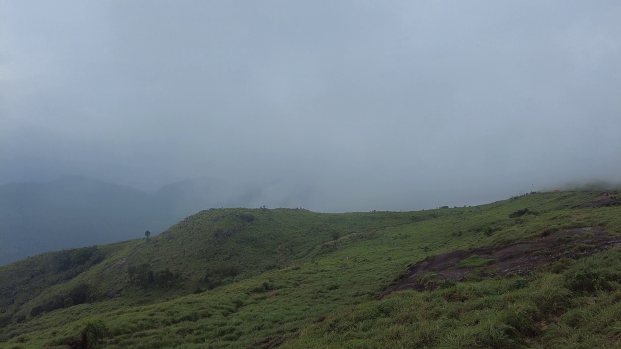 Ponmudi山站，喀拉拉邦Thiruvananthapuram美丽的雾山视频素材