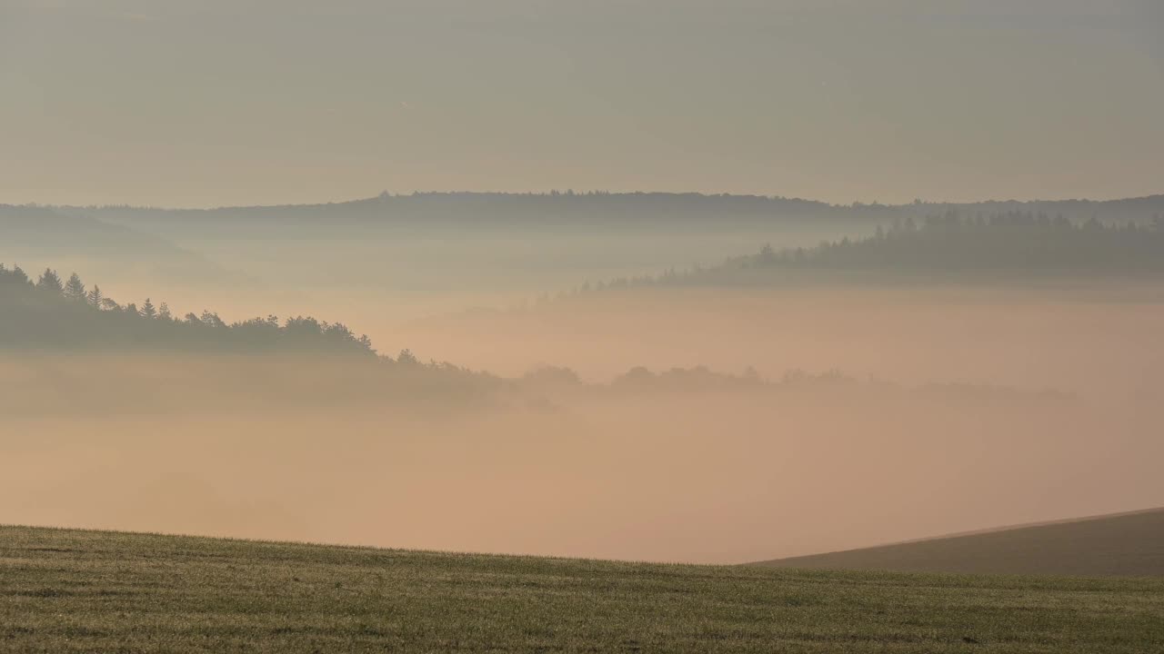 Landscape on a foggy morning, Werbach, Baden-Württemberg, Germany视频素材