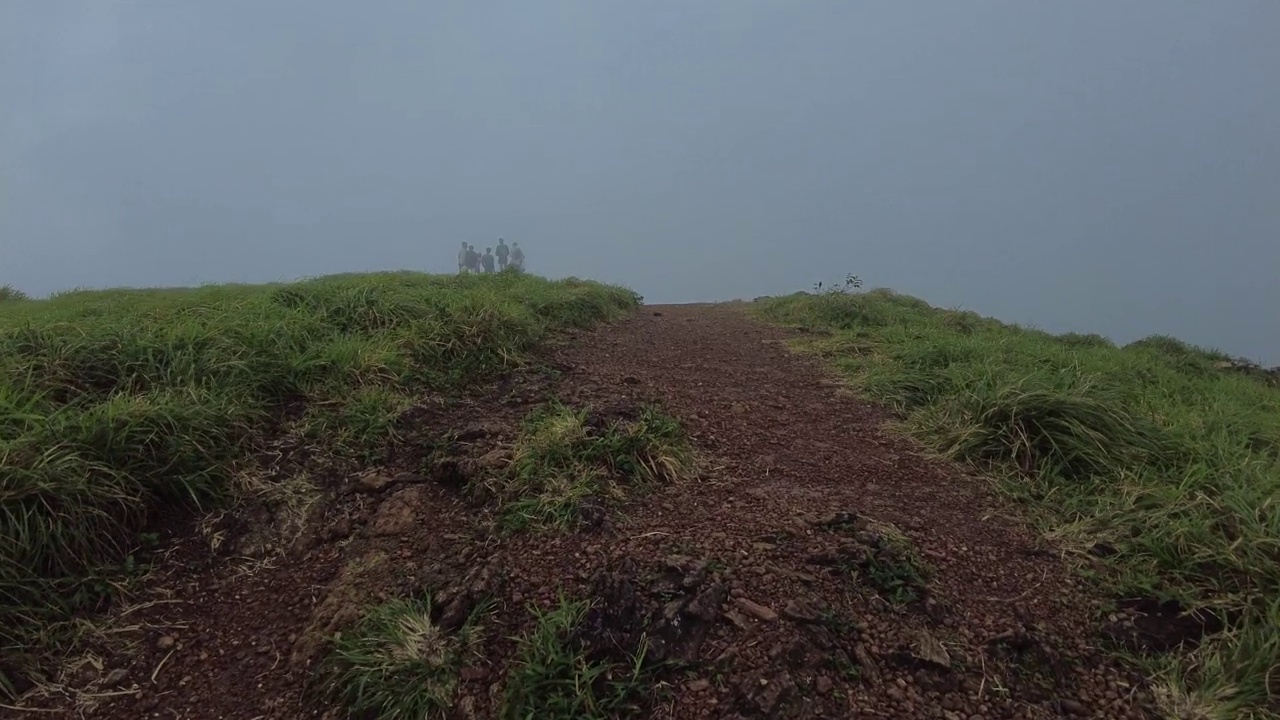 Ponmudi山站，喀拉拉邦Thiruvananthapuram美丽的雾山视频素材