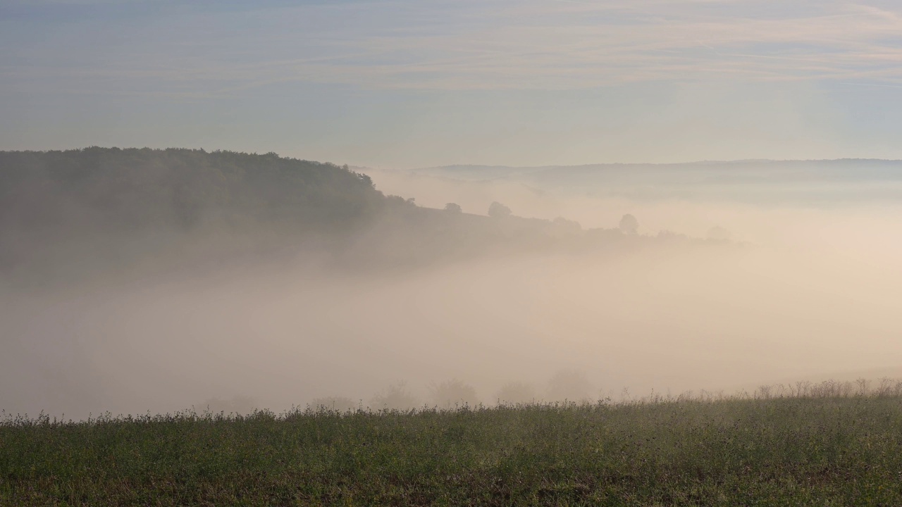 Landscape on a foggy morning, Werbach, Baden-Württemberg, Germany视频素材