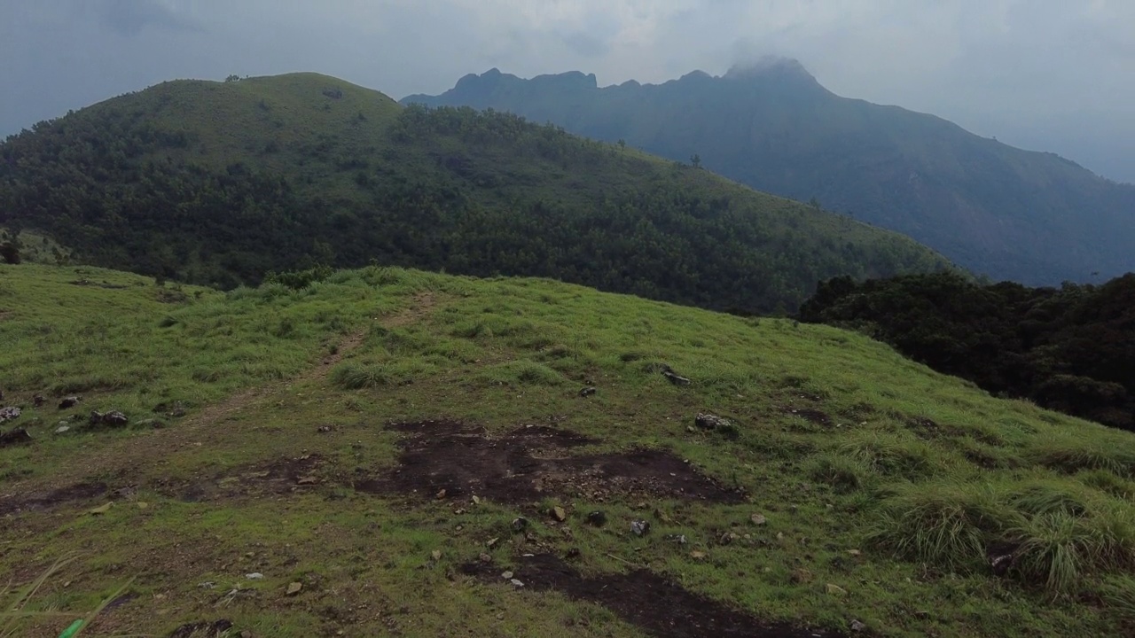 Ponmudi山站，喀拉拉邦Thiruvananthapuram美丽的雾山视频素材