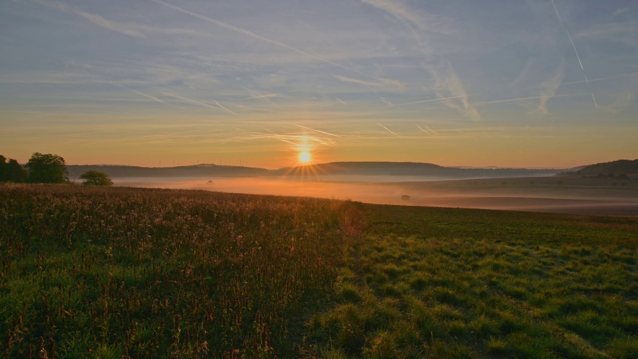 Country road in the morning, Höhefeld, Wertheim, Baden-Württemberg, Germany视频素材