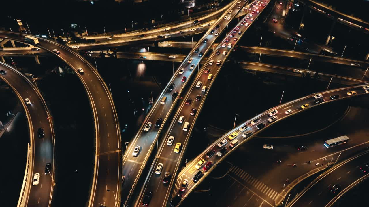 城市立交桥夜景，鸟瞰图视频素材