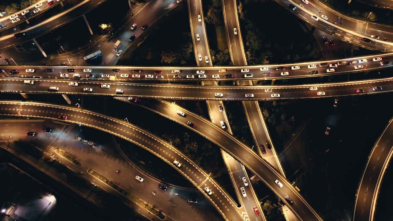 城市立交桥夜景，鸟瞰图视频素材