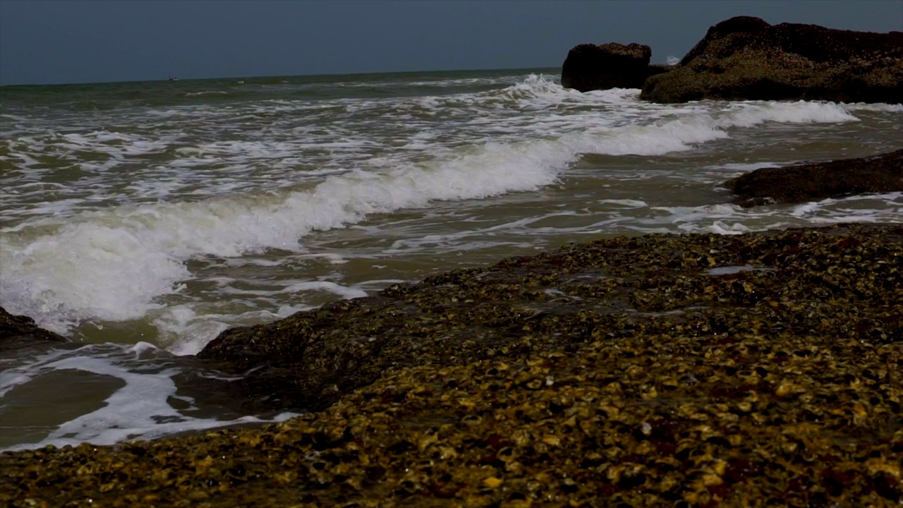 果阿海滩的海岸和海浪视频素材