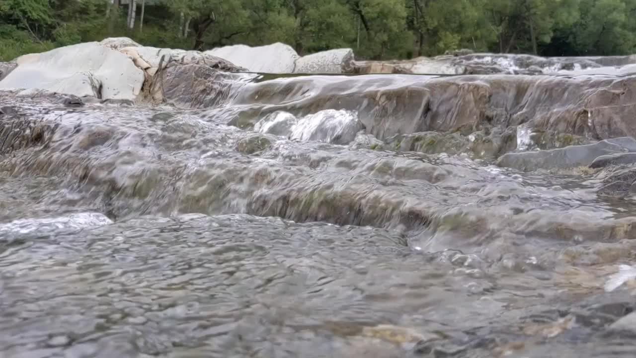 山上流水的美景视频素材