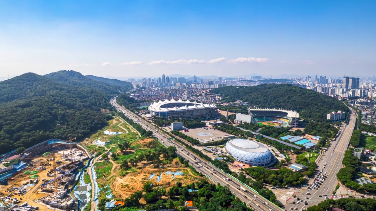 文鹤体育综合大楼-体育馆在市中心区/ michuhol区，韩国仁川视频素材