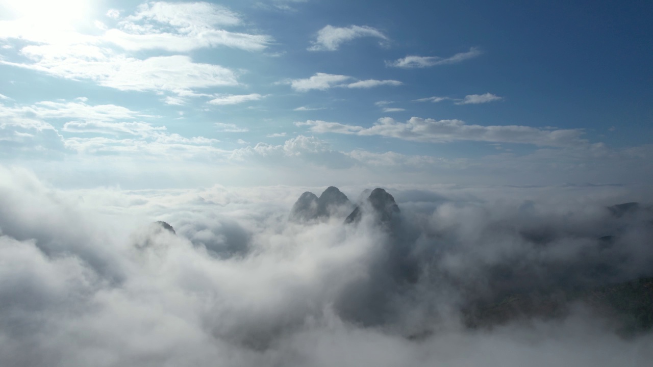 桂林阳朔县雾天的空中美景视频素材