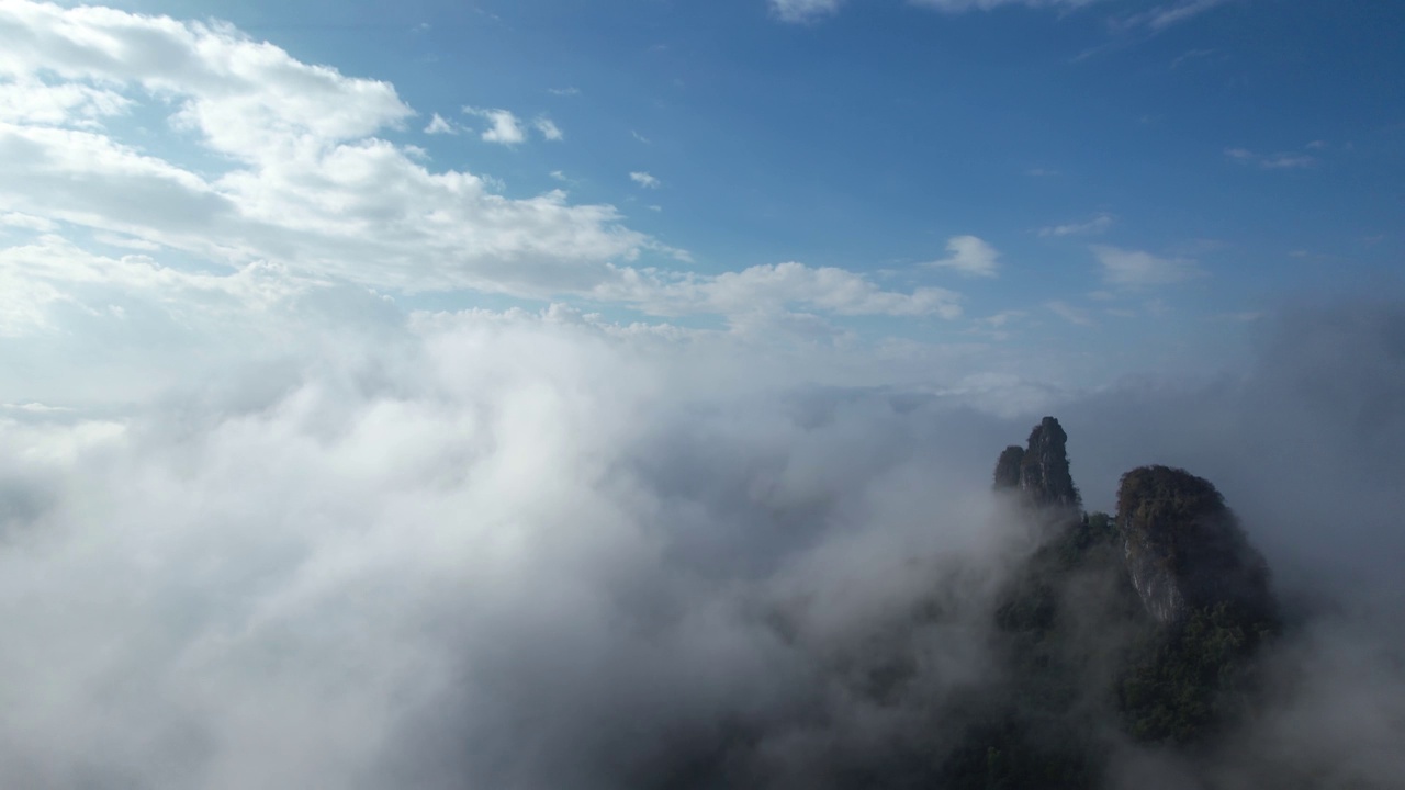 桂林阳朔县雾天美景鸟瞰图视频素材