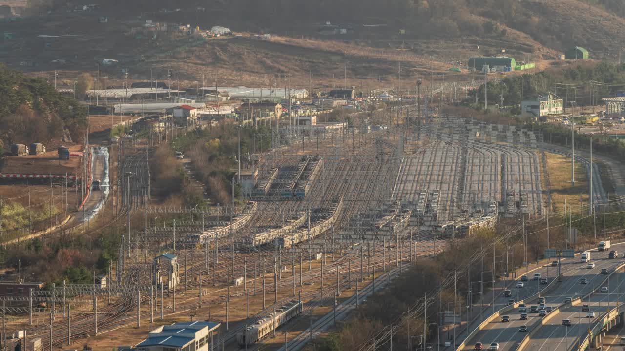 韩国，京畿道，始兴市，Oido车站附近的火车车辆段(铁路站场)的白天景色视频素材