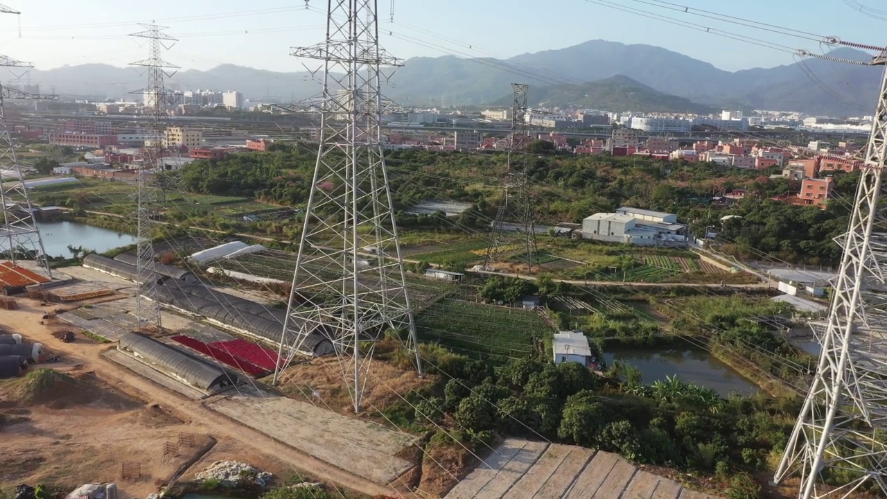 某电力配电网高压电力变压器。视频素材