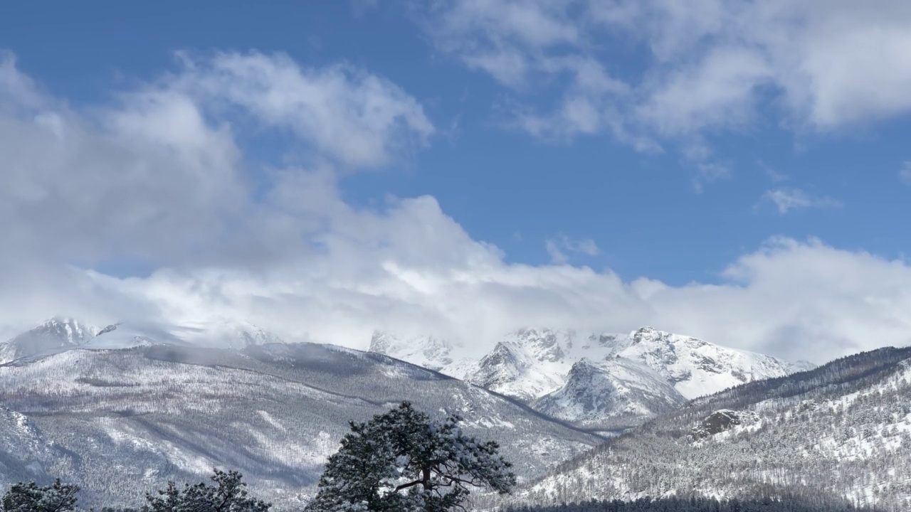 落基山脉上空云的时间流逝视频素材