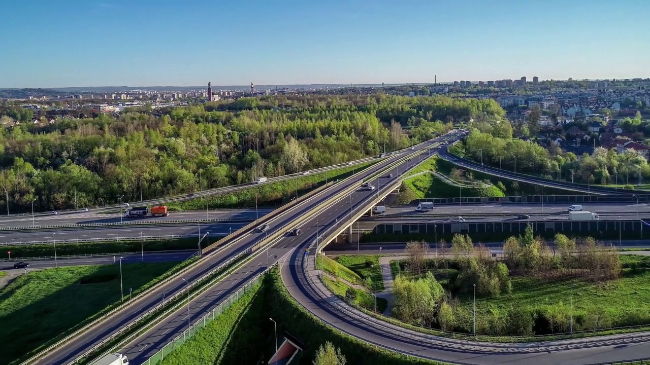 波兰Kraków的多层公路交汇处视频素材