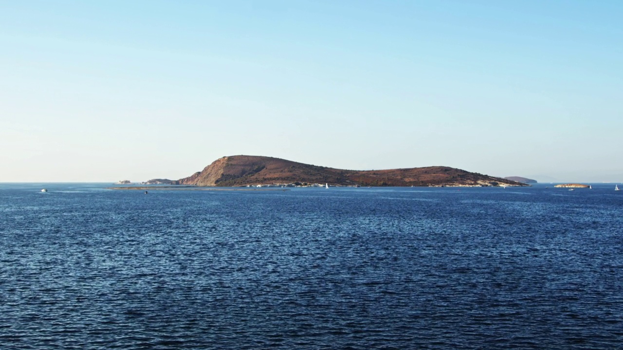 平静的海洋海景和岛屿视频素材