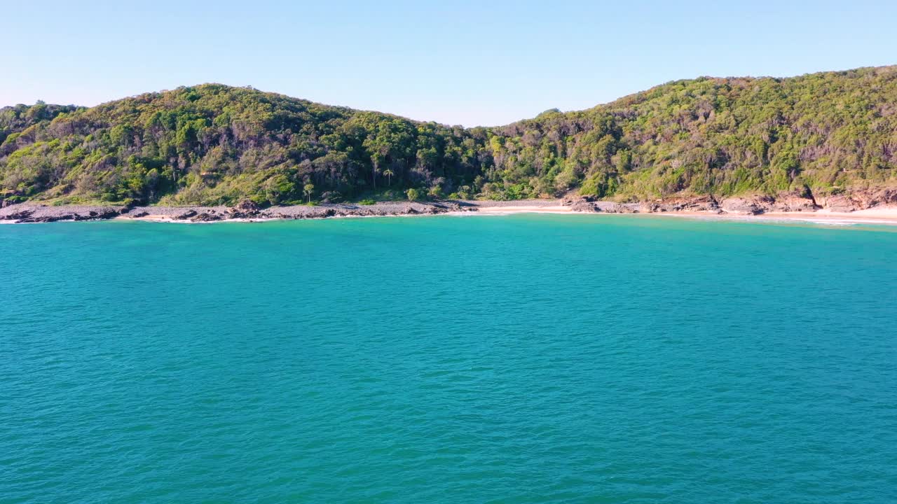 澳大利亚昆士兰花岗岩湾的鸟瞰图视频素材