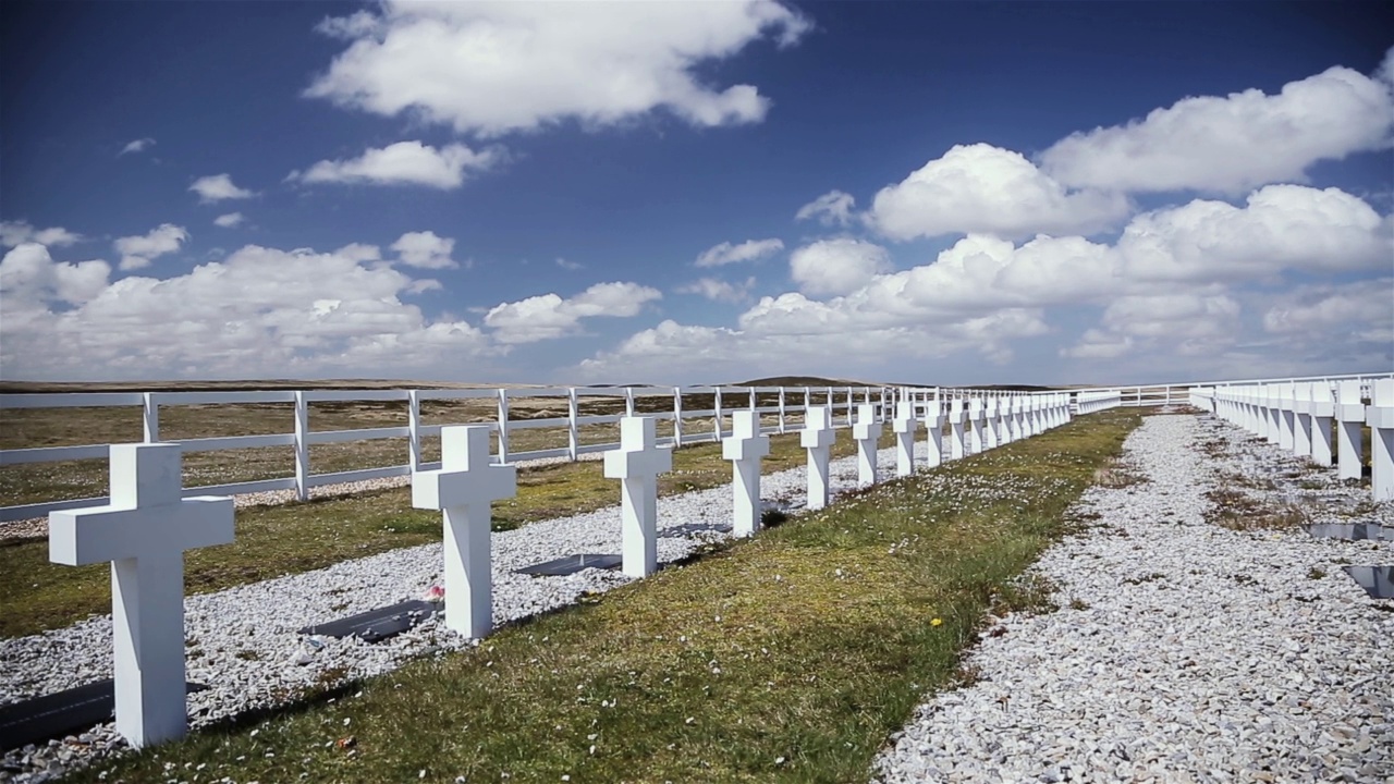 达尔文公墓，埋葬在马岛战争中牺牲的阿根廷士兵，东福克兰岛(Isla Soledad)，福克兰群岛(Islas Malvinas)。间隔拍摄。视频素材