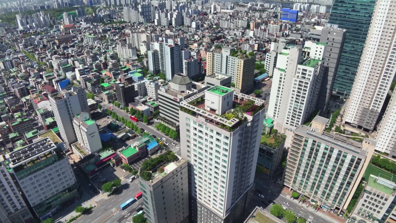 韩国首尔江东区千镐大路附近的闹市区视频素材