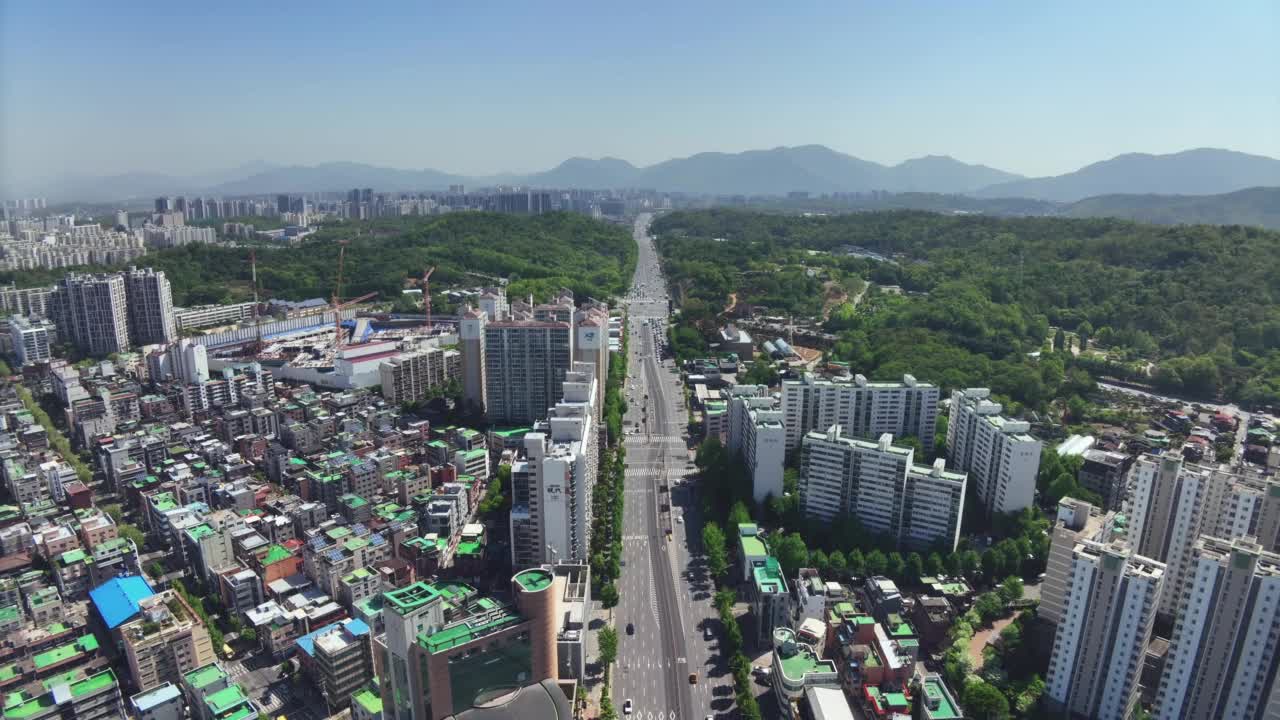 韩国首尔江东区千镐大路附近的闹市区视频素材