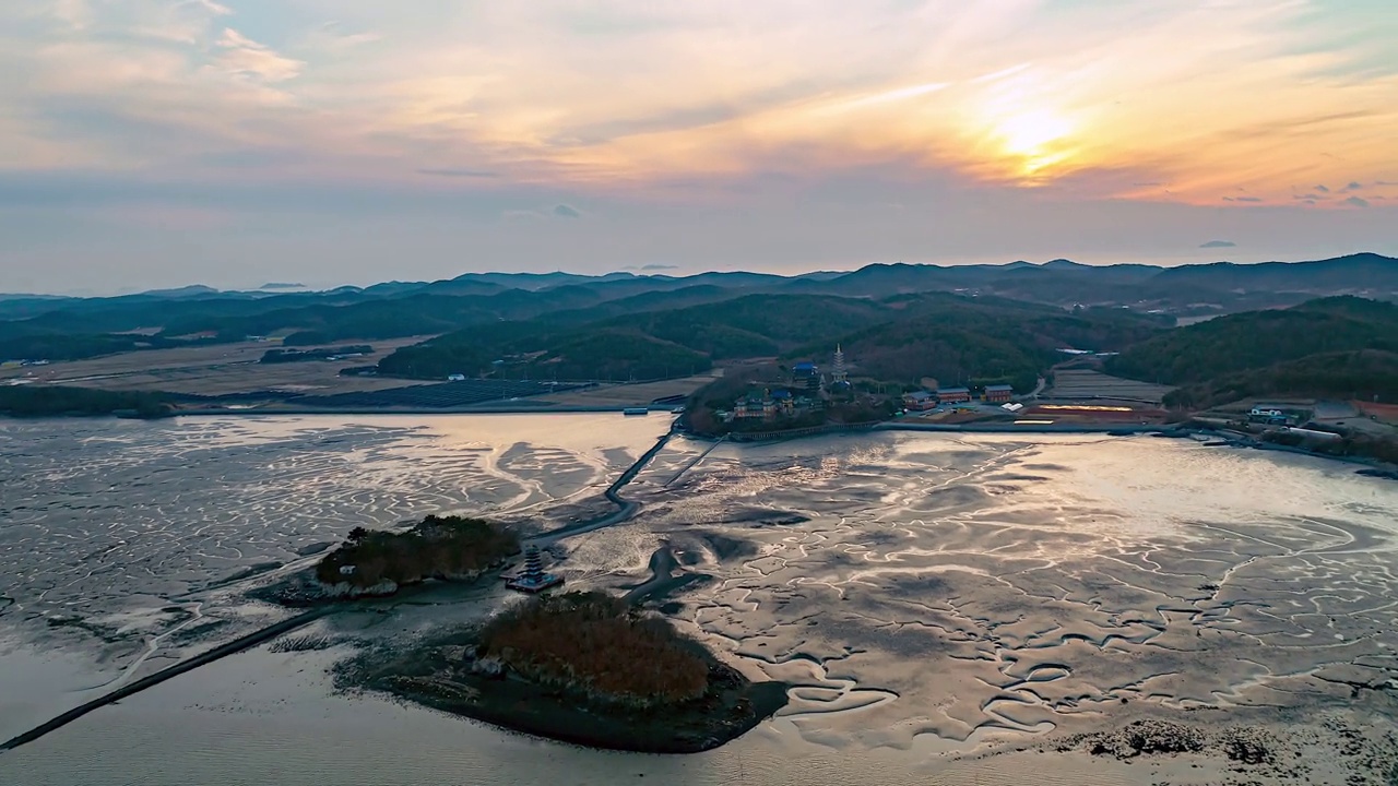 韩国忠清南道泰安郡安眠岛安眠寺的风景视频素材