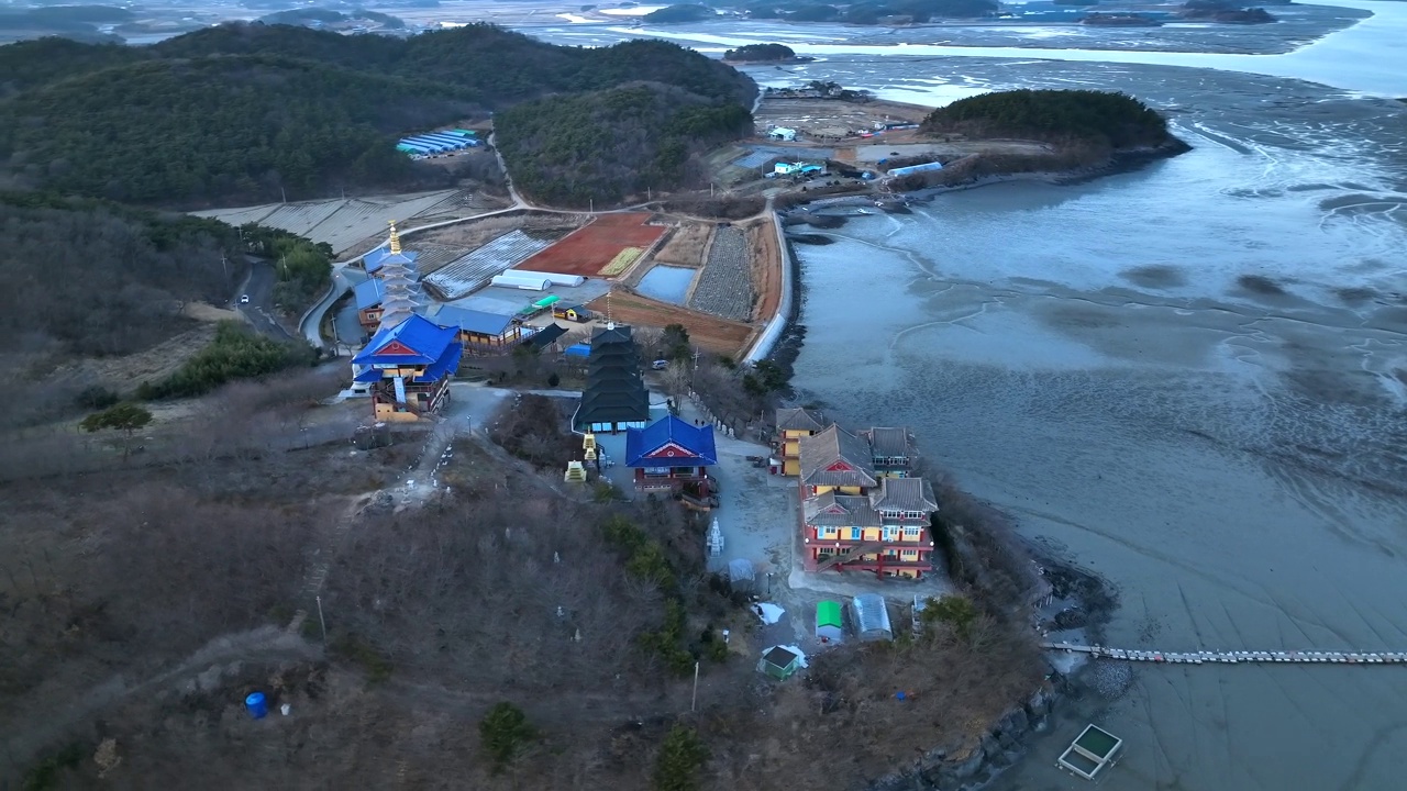 韩国忠清南道泰安郡安眠岛安眠寺的风景视频素材