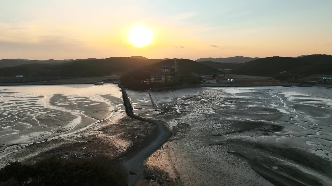 韩国忠清南道泰安郡安眠岛安眠寺的风景视频素材