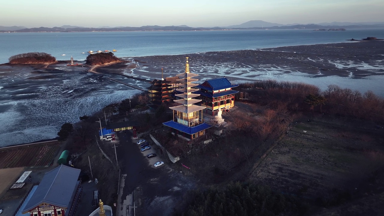 韩国忠清南道泰安郡安眠岛安眠寺的风景视频素材