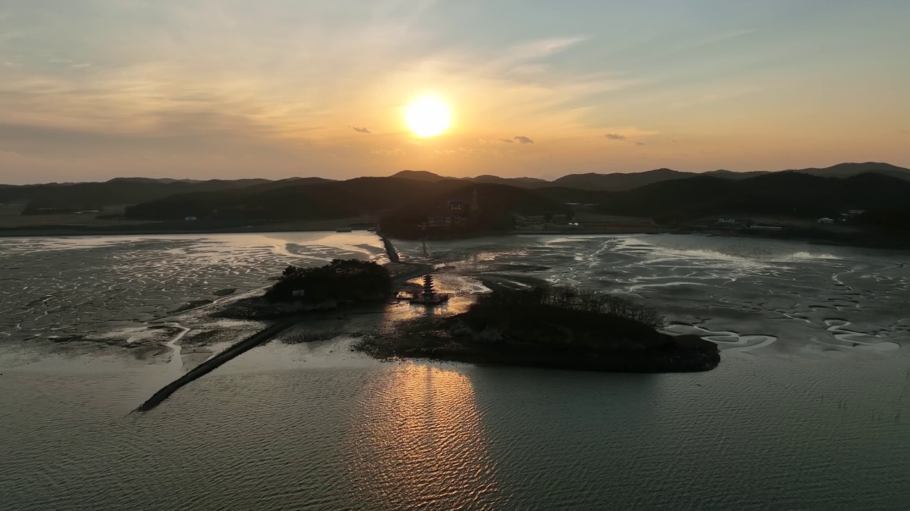 韩国忠清南道泰安郡安眠岛安眠寺的风景视频素材