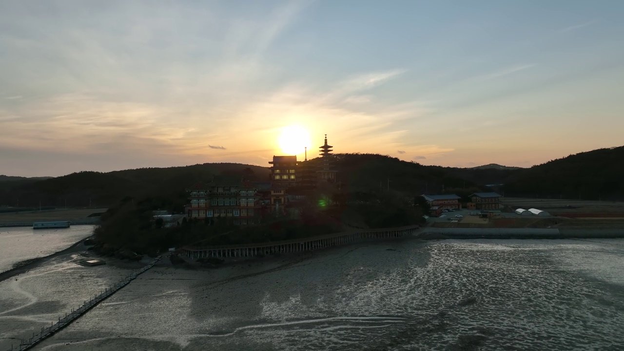 韩国忠清南道泰安郡安眠岛安眠寺的风景视频素材