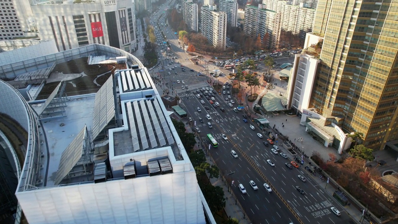 韩国首尔蚕室区/松坡区十字路口附近的城市景观视频素材