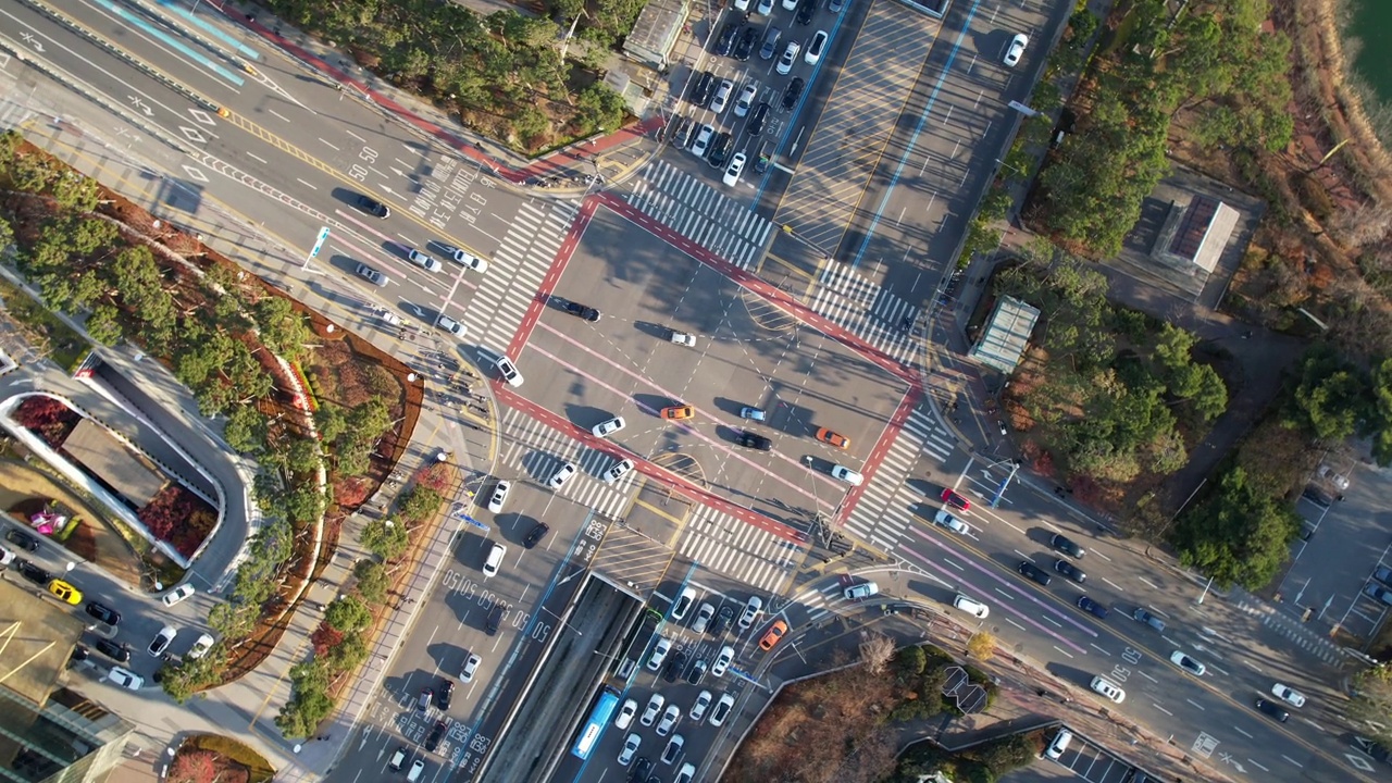 韩国首尔蚕室区/松坡区十字路口附近的城市景观视频素材