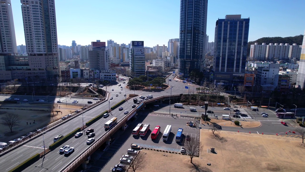 韩国蔚山南区太和旋转附近的城市景观视频素材