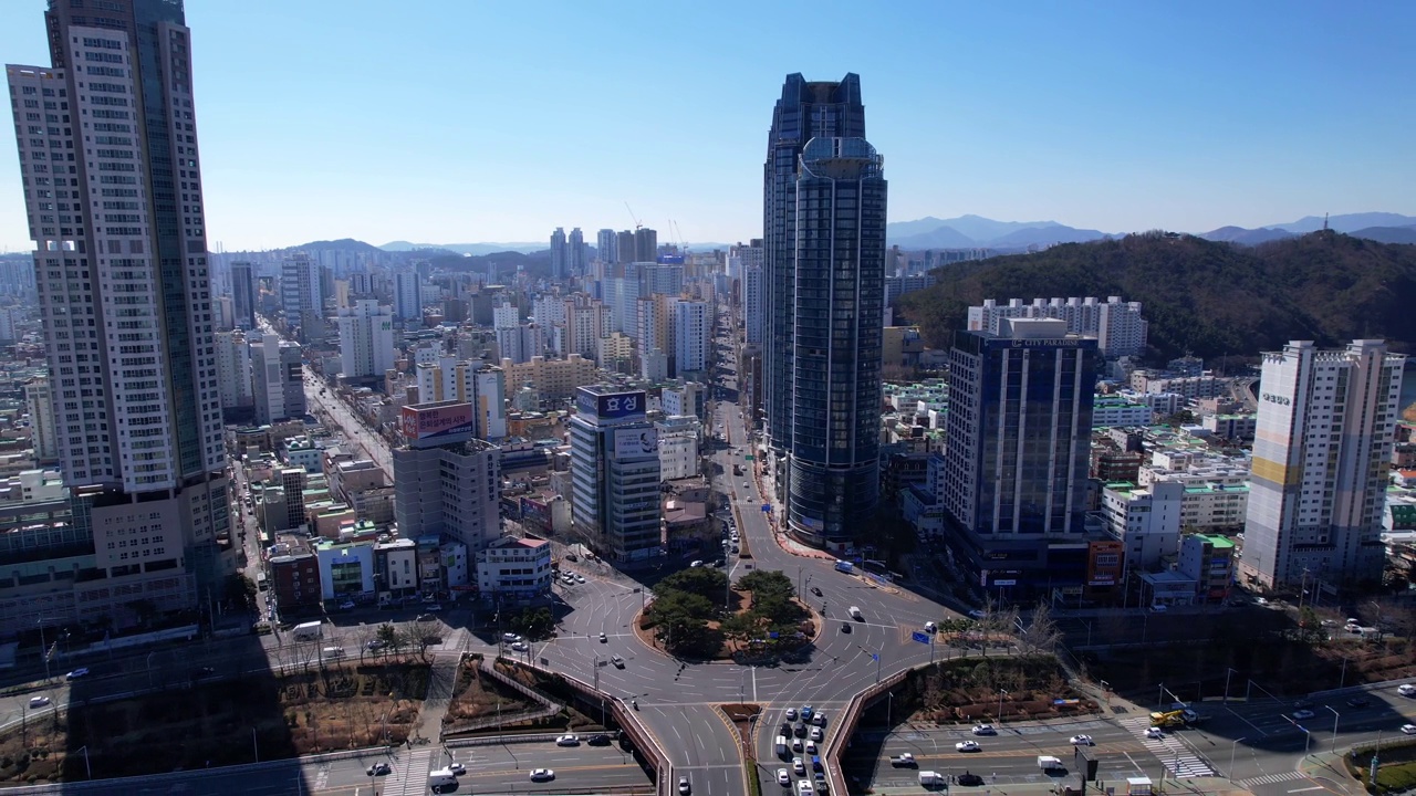 韩国蔚山南区太和旋转附近的城市景观视频素材