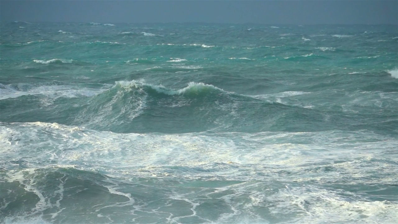 波涛汹涌的海面视频素材