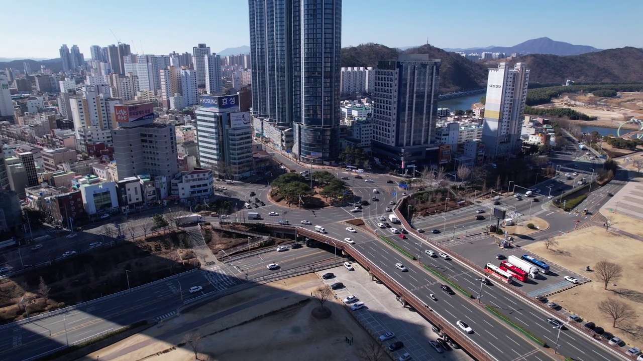 韩国蔚山南区太和旋转附近的城市景观视频素材