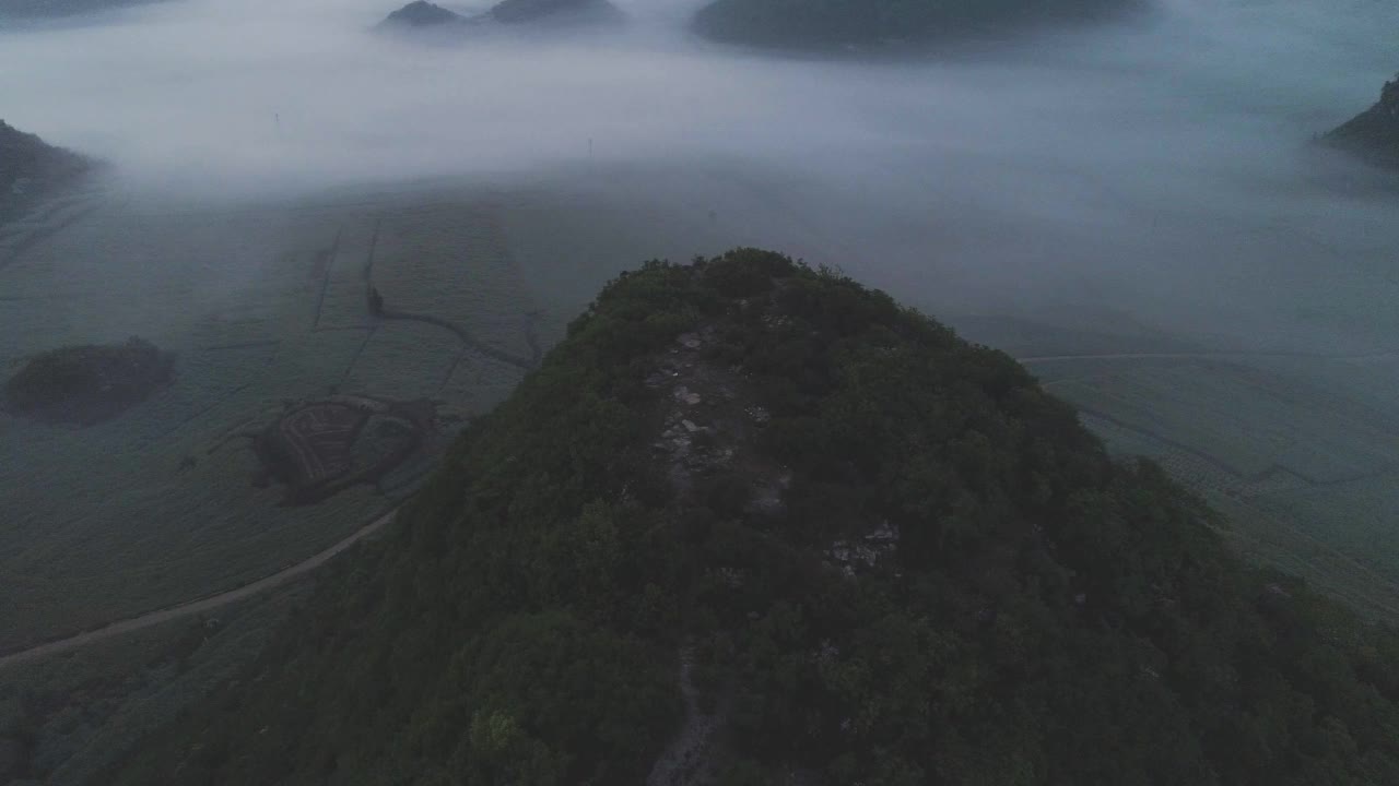 清晨罗平谷鸟瞰图，云南，中国。视频素材