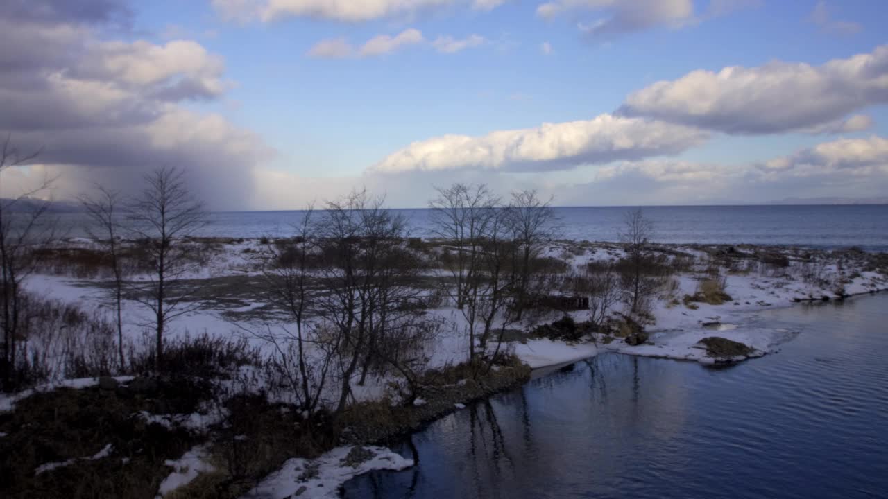 流入海洋的河流，日本视频素材