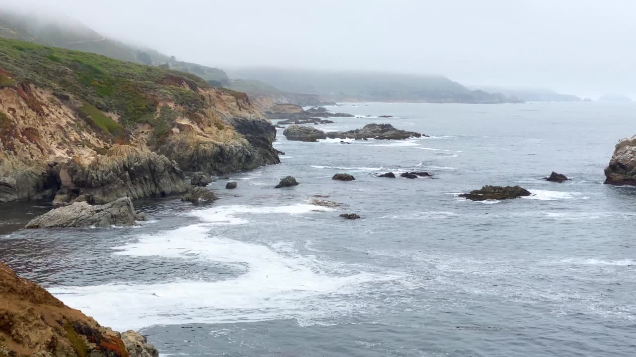 加州大苏尔美丽而崎岖的海岸线视频素材