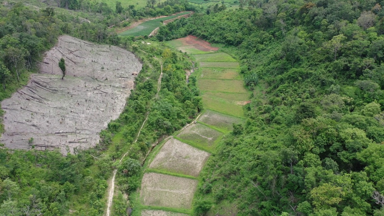 Omkoi区坐落在泰国北部一个美丽的山区和林区。视频素材