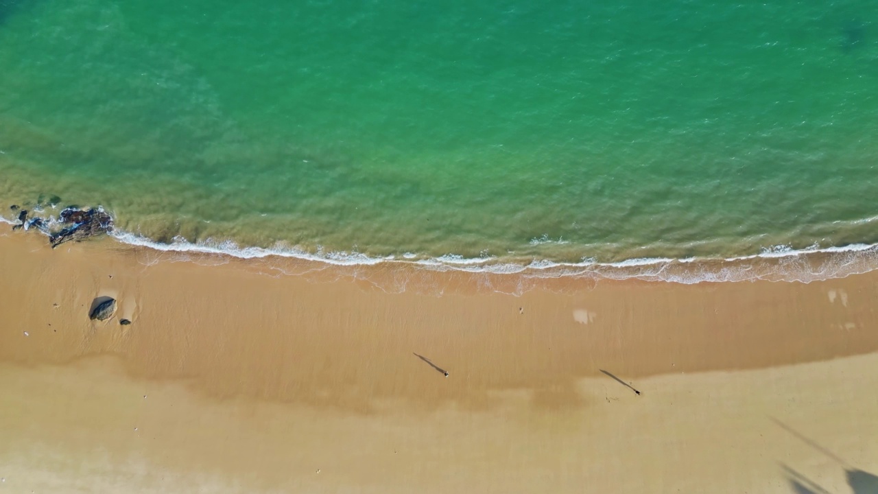 航拍海滨海滩景视频素材