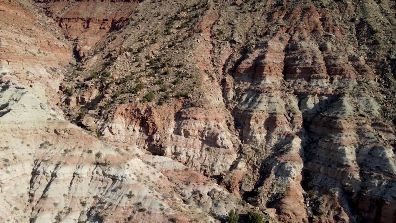 空中拍摄的犹他州南部令人惊叹的岩层。视频素材