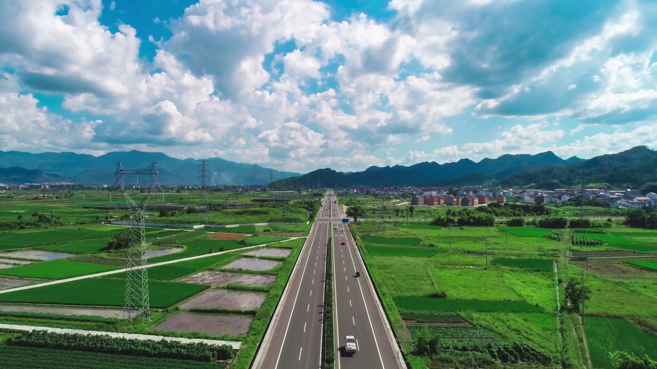 乡间的自驾游风景视频素材