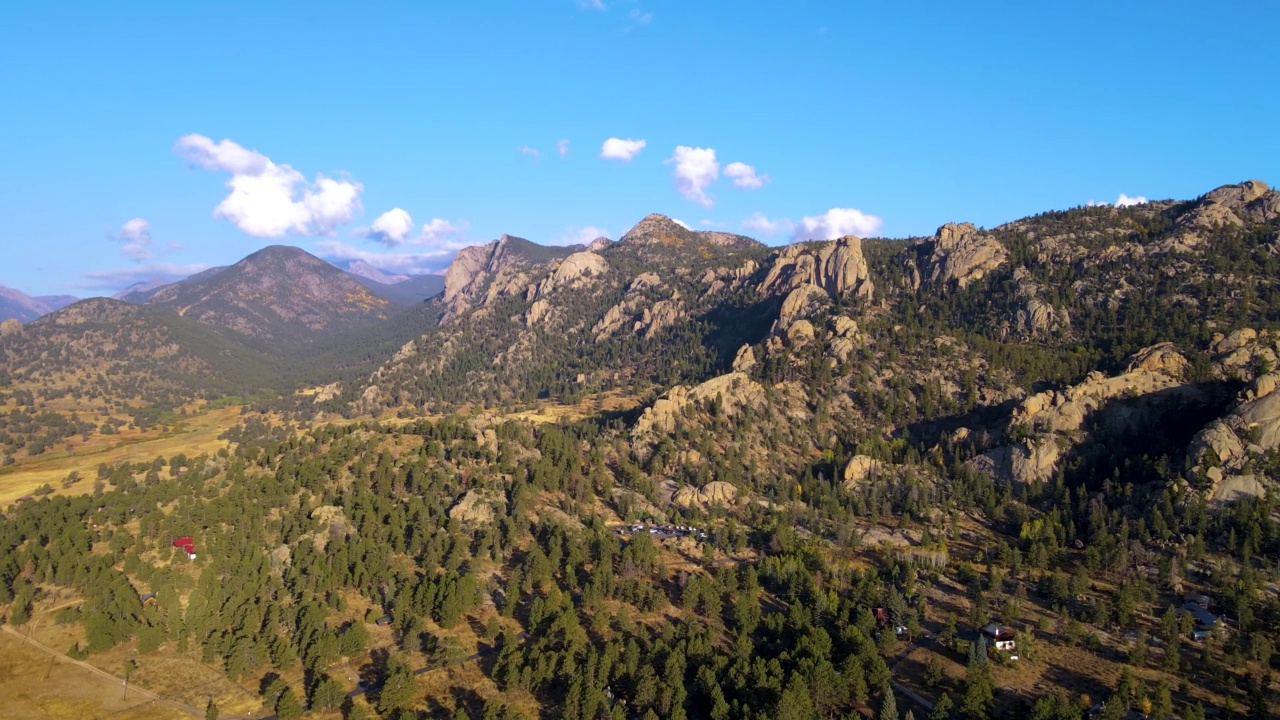 落基山国家公园的全景从埃斯特斯公园山脉在秋天日出后视频素材