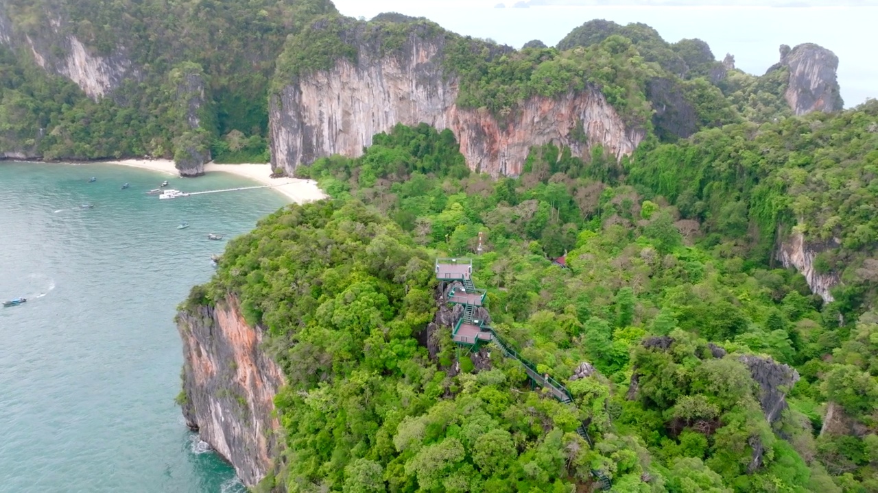 泰国甲米省的Koh Hong岛鸟瞰图视频素材