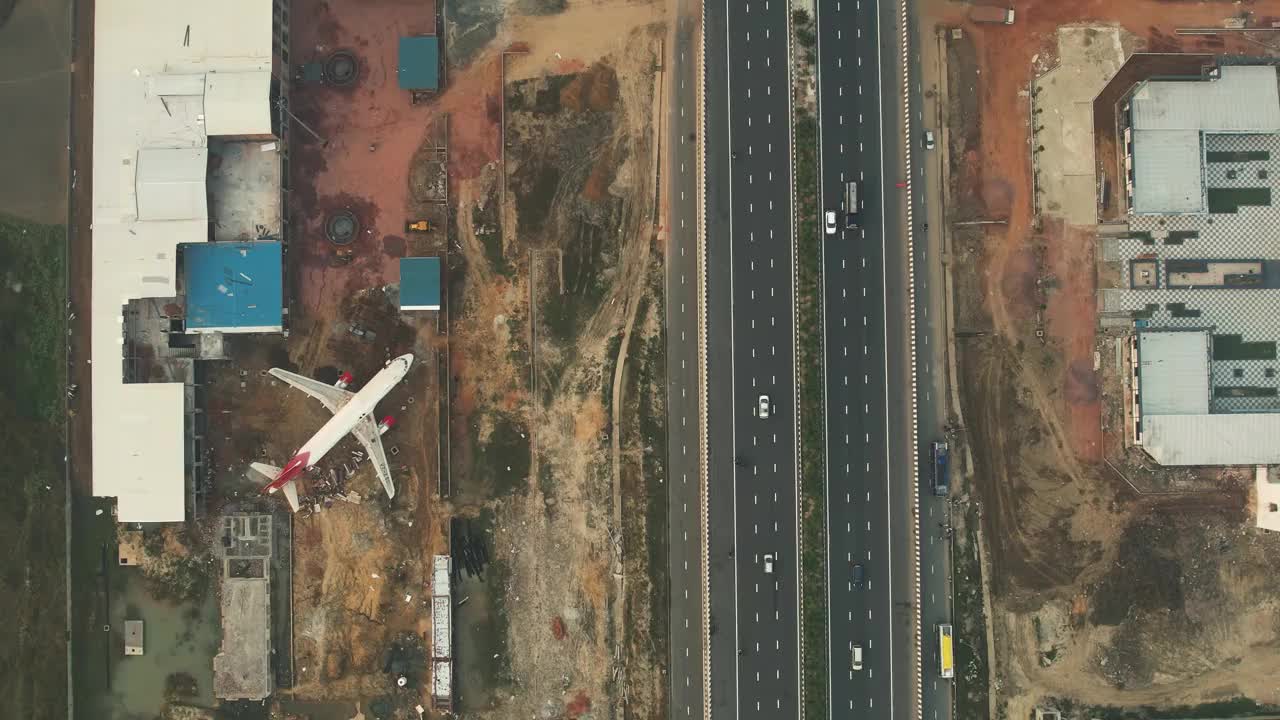 退役的商业客机存储/出租车在一个在建的航空餐厅位于德里Haridwar高速公路附近- 4K无人机库存视频视频素材