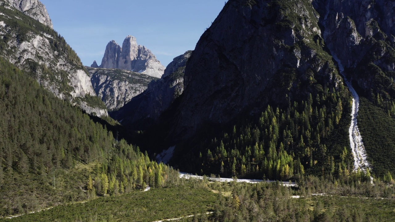 来自西北部的Drei Zinnen (Tre Cime di Lavaredo)山视频素材