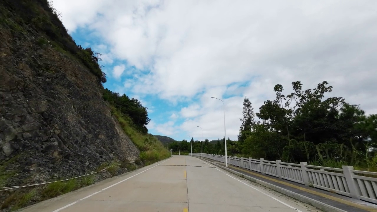 在山路上驾驶视频素材